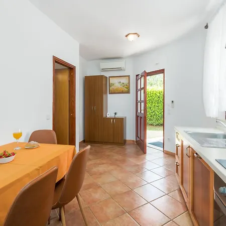 Marea 2 Mit Pool, 200m Vom Apartment Porec