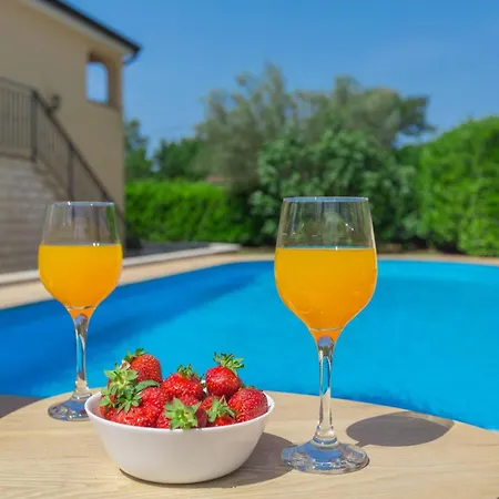 Apartment Marea 2 Mit Pool, 200m Vom
