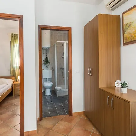 Apartment Marea 2 Mit Pool, 200m Vom Porec