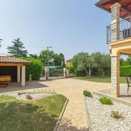 Apartment Marea 2 Mit Pool, 200m Vom Porec