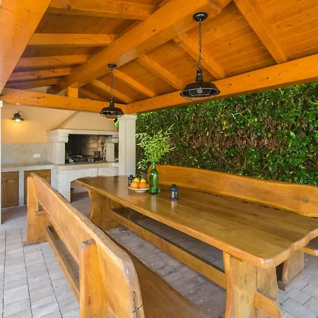 Apartment Marea 2 Mit Pool, 200m Vom