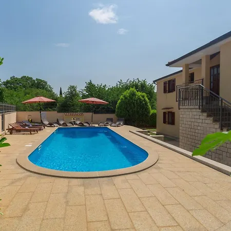 Apartment Marea 2 Mit Pool, 200m Vom Porec